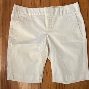 Banana republic white Bermuda shorts, 8” size 4
